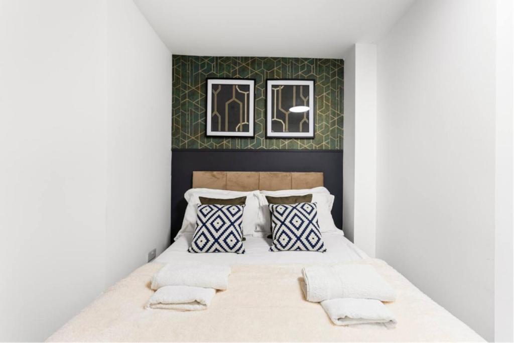 Modern Spacious Three Bedrooms With Private Garden Cardiff Bagian luar foto