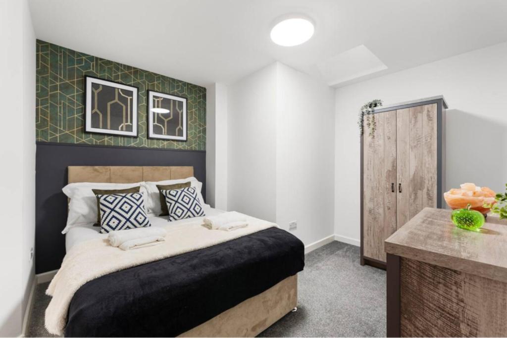 Modern Spacious Three Bedrooms With Private Garden Cardiff Bagian luar foto
