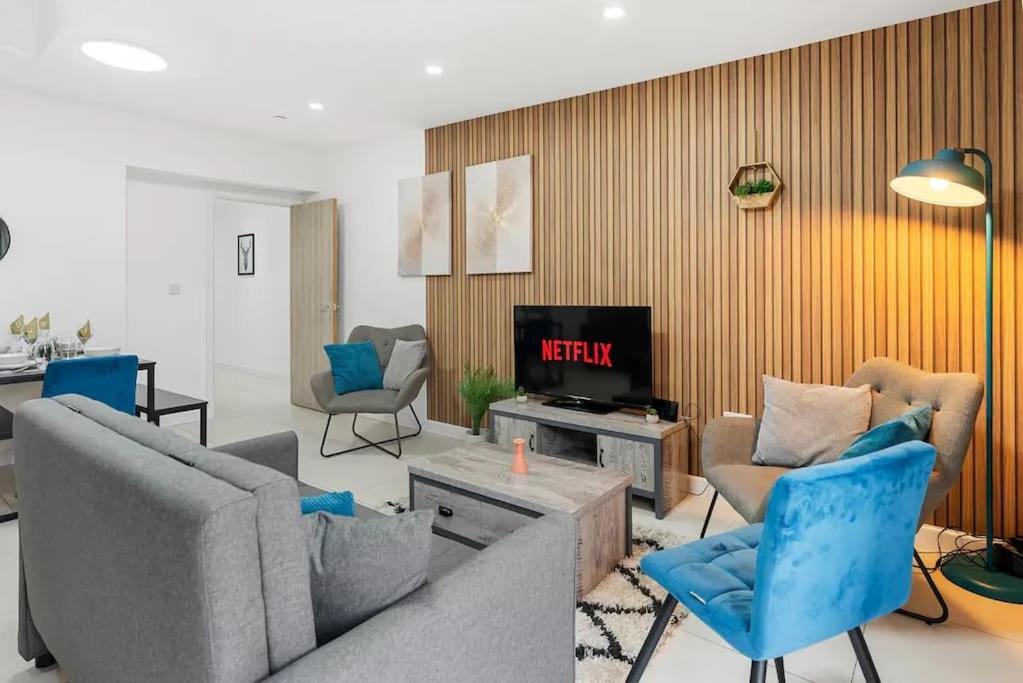 Modern Spacious Three Bedrooms With Private Garden Cardiff Bagian luar foto